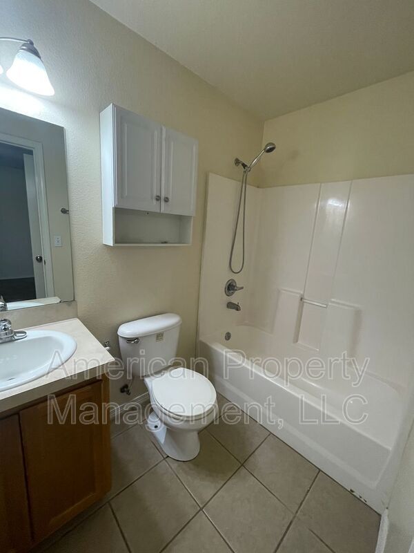 Building Photo - 2028-P2028 W 57th St