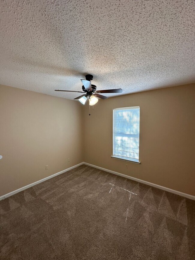 Building Photo - Don’t miss the chance to call this your ho...