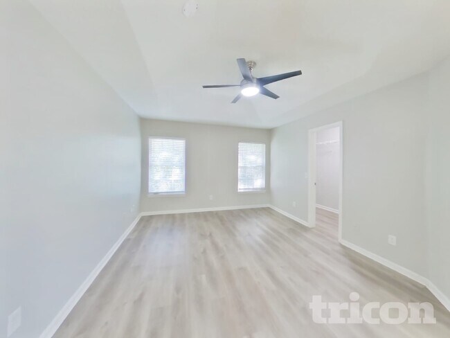 Building Photo - 1020 Woodbridge Hollow N