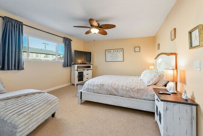 Building Photo - 3460 Carlsbad Blvd