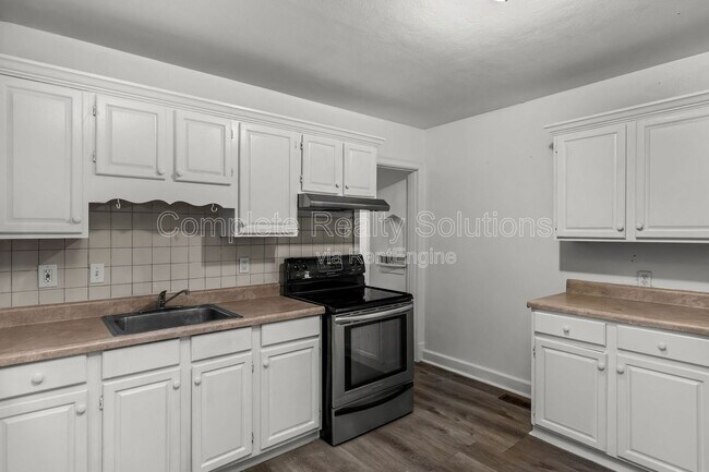 Building Photo - 147 Chambers Rd