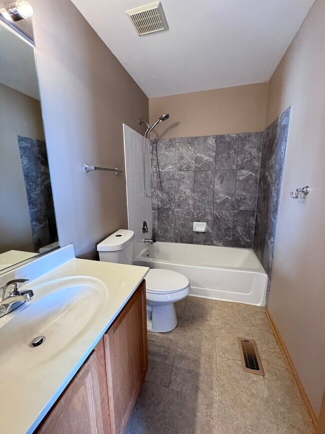 Building Photo - 812 Genesee Dr