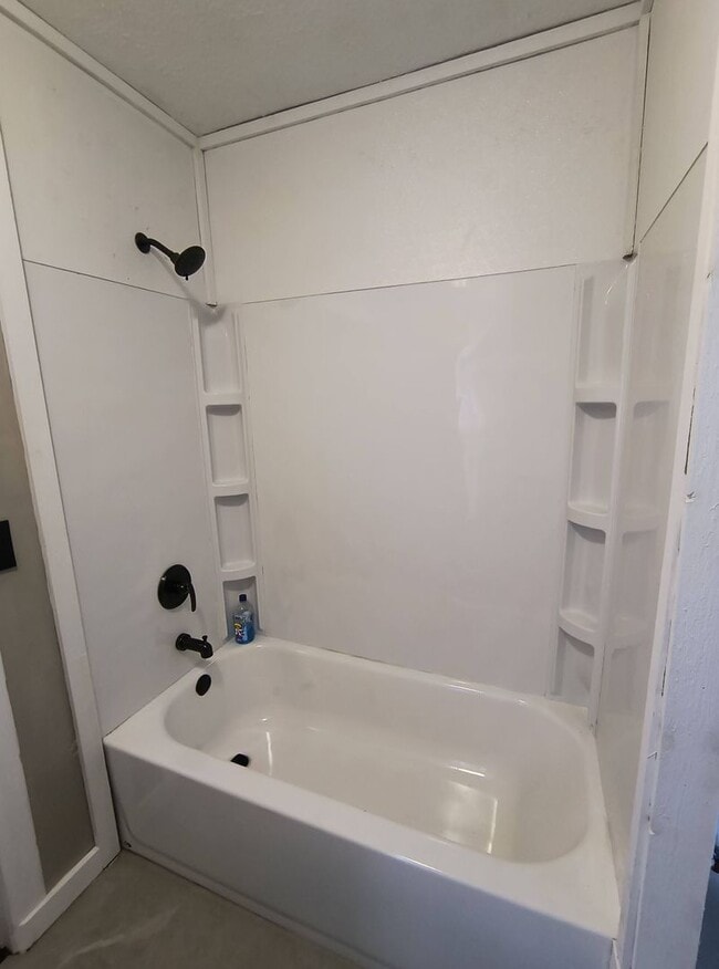 Building Photo - 3bd 1ba House