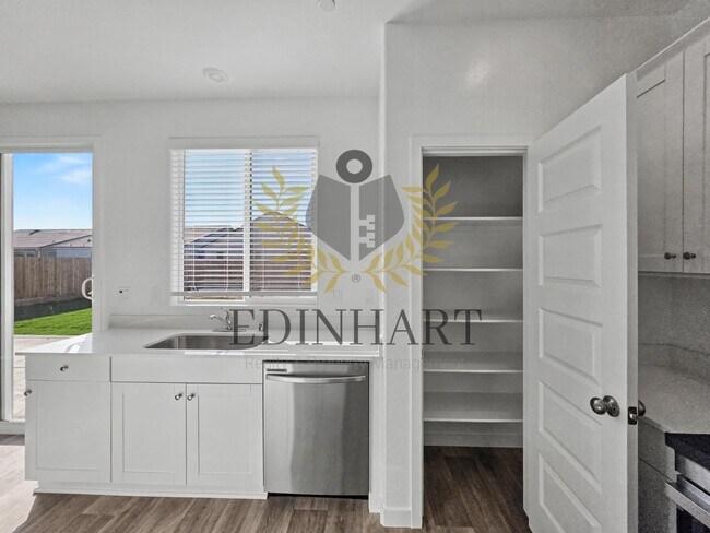 Building Photo - 1820 Klamath Rd S