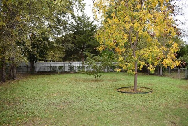 Building Photo - Lovely 2-1 home in Irving!