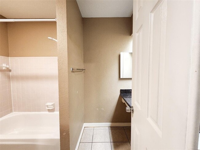 Building Photo - 1359 Tenderden Dr