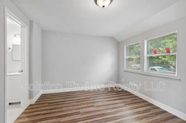 Building Photo - 3458 6th St