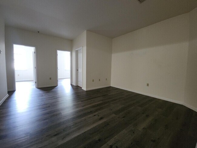 Building Photo - Historic Bethlehem - 2 Bedroom Apartment