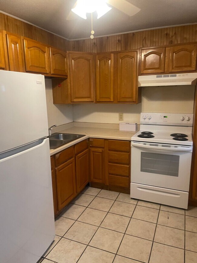 Building Photo - Near Hulburt AFB  2 Bedroom-1 Bath Home in...