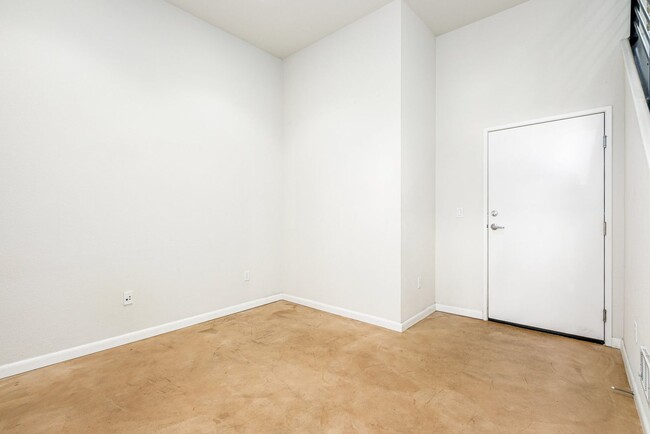 Building Photo - Beautiful Emeryville Townhouse!