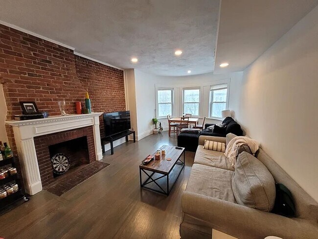 Building Photo - 1414 Beacon St
