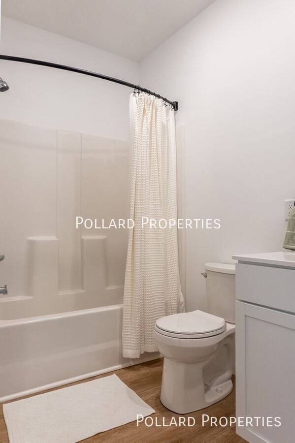 Building Photo - 822 Parkview Dr