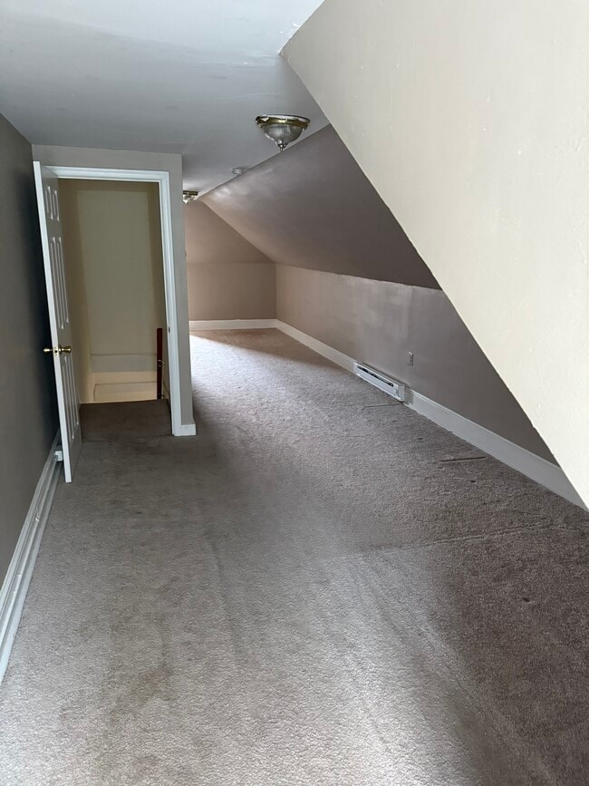 Building Photo - 605 E 19th St