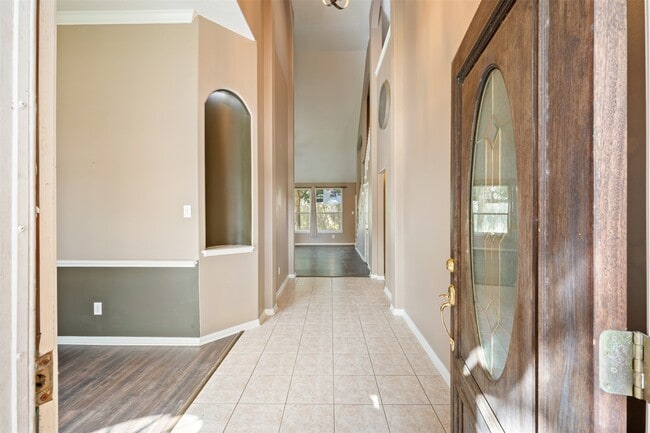 Building Photo - 406 Stockbridge Ln