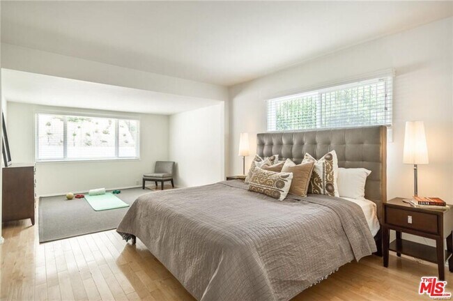 Building Photo - 3720 Ventura Canyon Ave