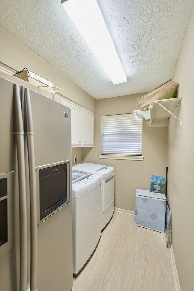 Building Photo - 121 April Waters Dr N