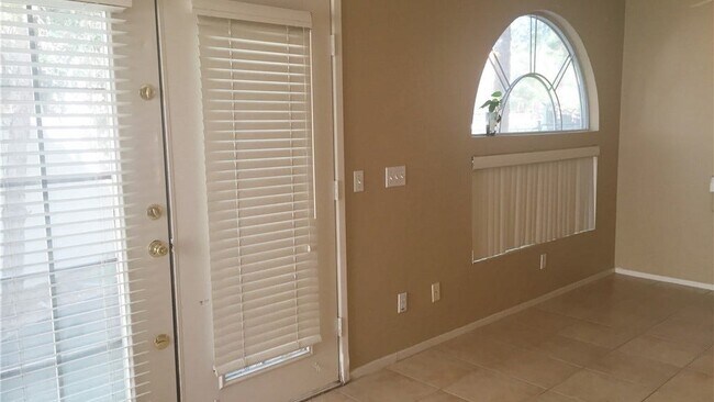 Building Photo - 8800 Sandringham Ave