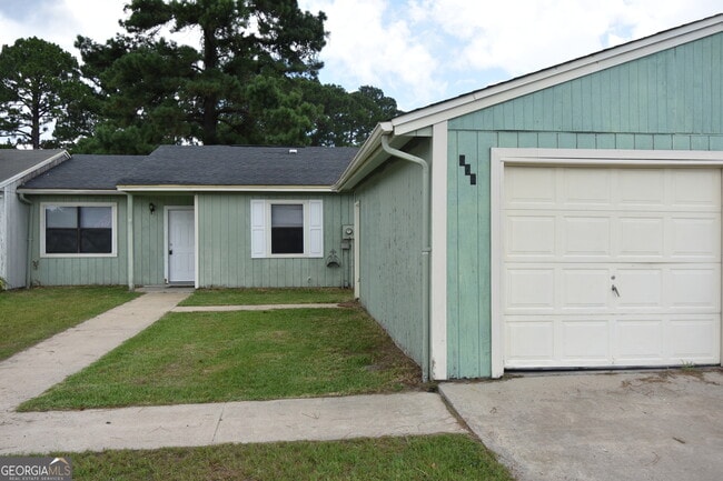 Building Photo - 556 Chateau Cir