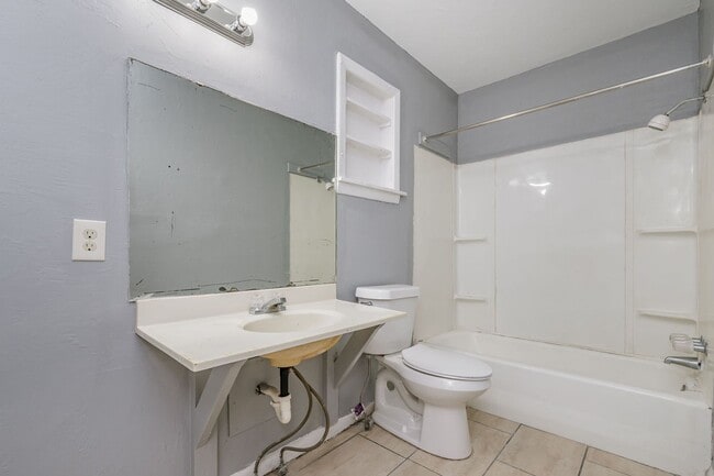 Building Photo - La Luna Luxury Suites