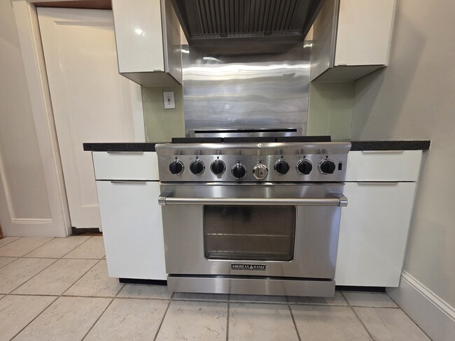 Building Photo - 175 Vasquez Ave