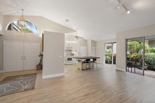 Building Photo - 6866 Briarlake Cir