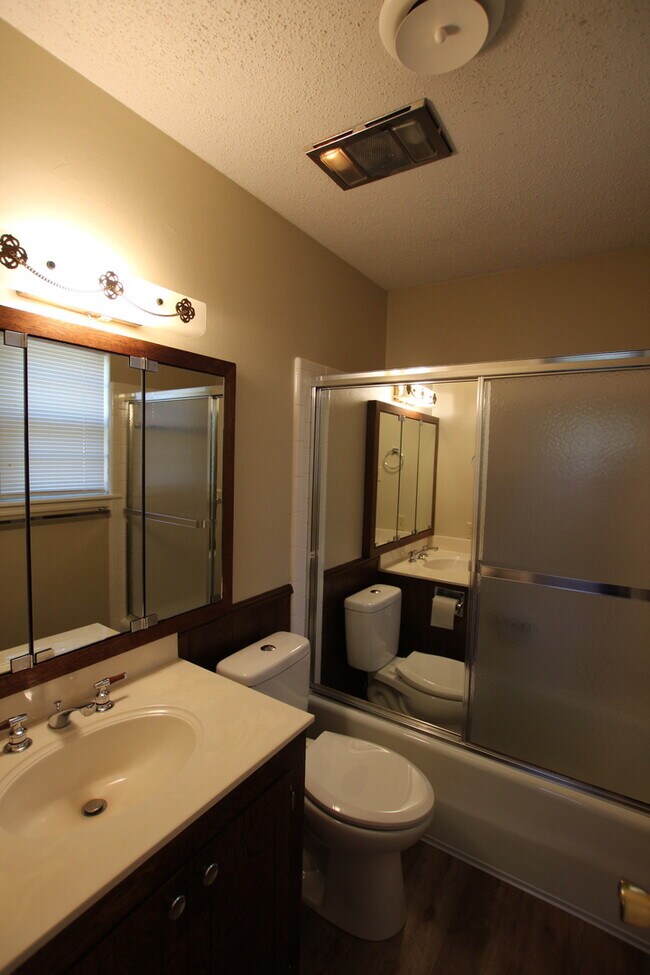 Building Photo - Coming Soon! Charming 3 Bedroom 2 Bath Home in Tyler!