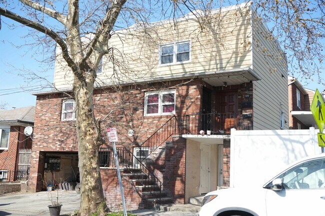 Building Photo - 300 Cator Ave