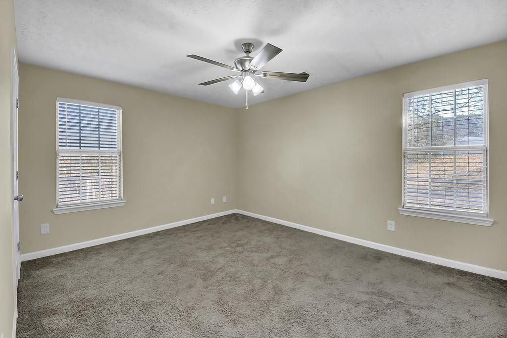 Building Photo - 40 Elisabeth Way