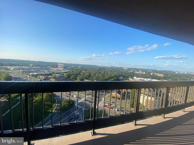 Building Photo - 3701 S George Mason Dr