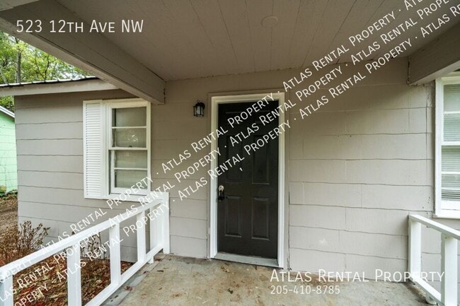 Building Photo - 523 12th Ave NW