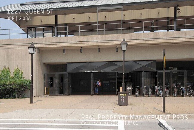 Building Photo - 1227 Queen St