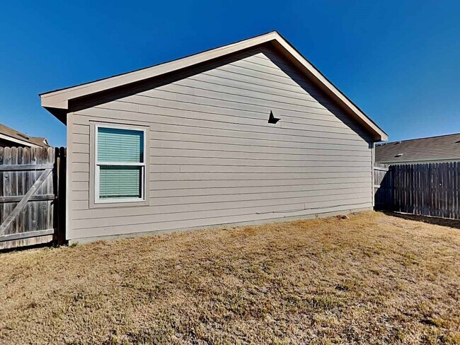 Building Photo - 5933 Antonio Pl