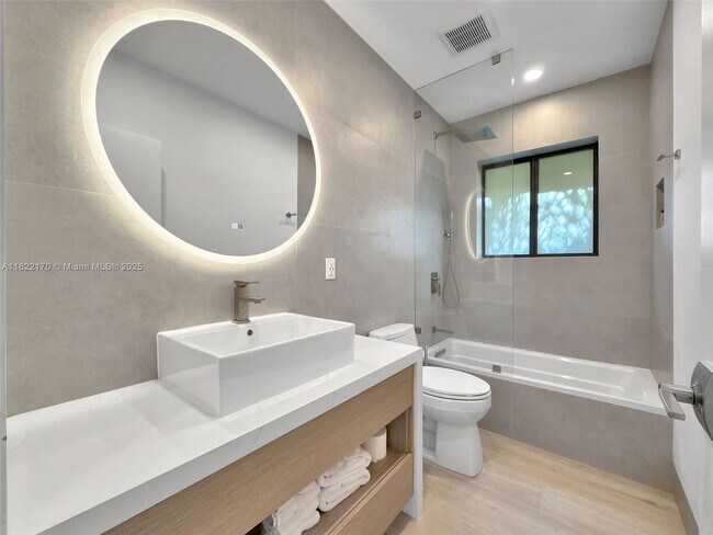 Building Photo - 130 SW 25th Rd