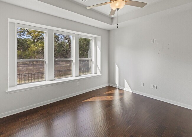 Building Photo - Modern updates and amenities but feels like home!