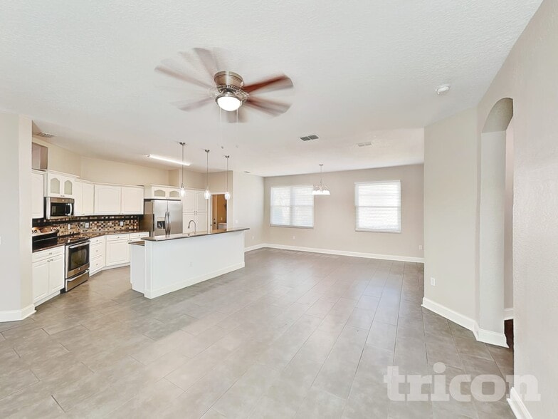 Building Photo - 3012 Forest Hammock Dr