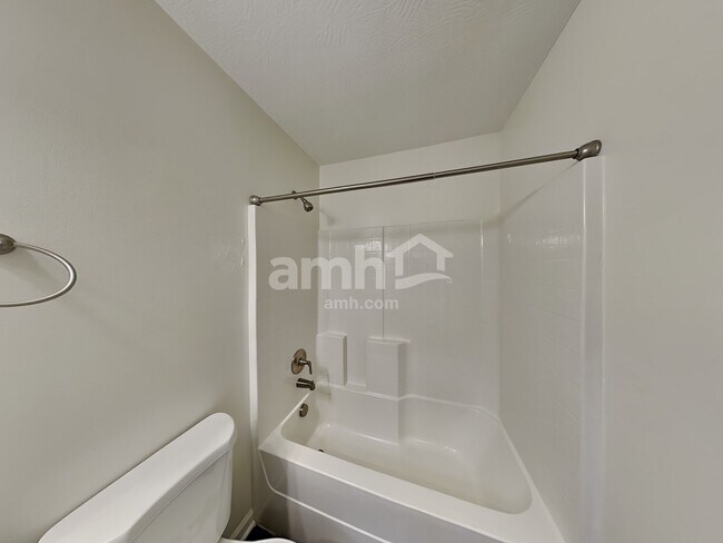 Building Photo - 89 Henderson Ln