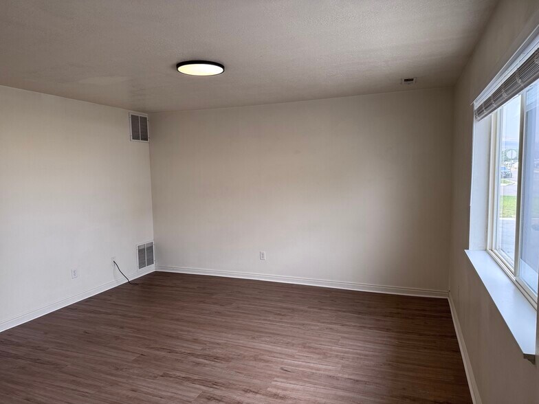 Building Photo - 2455 W 450 N