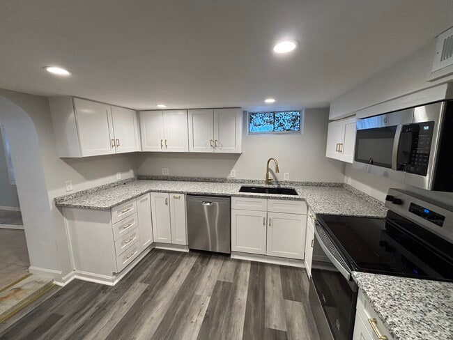 Building Photo - 210 Boston Dr