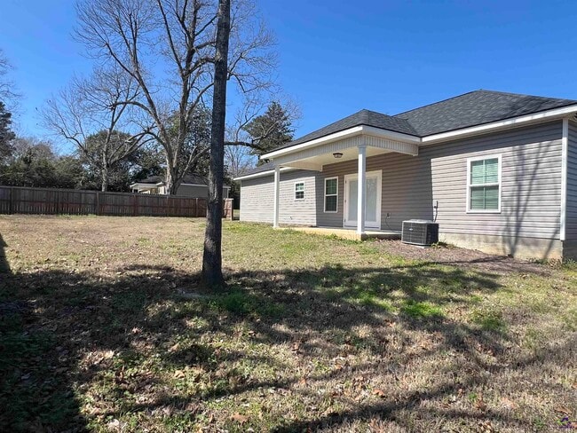 Building Photo - 99 Azalea Ave