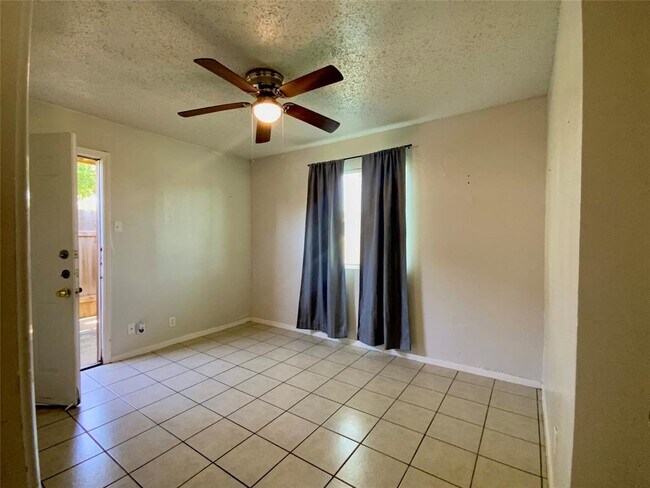 Building Photo - 2300 Cedrick Cove