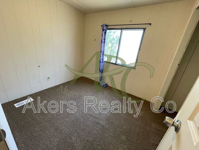 Building Photo - 965 S Blueridge Dr