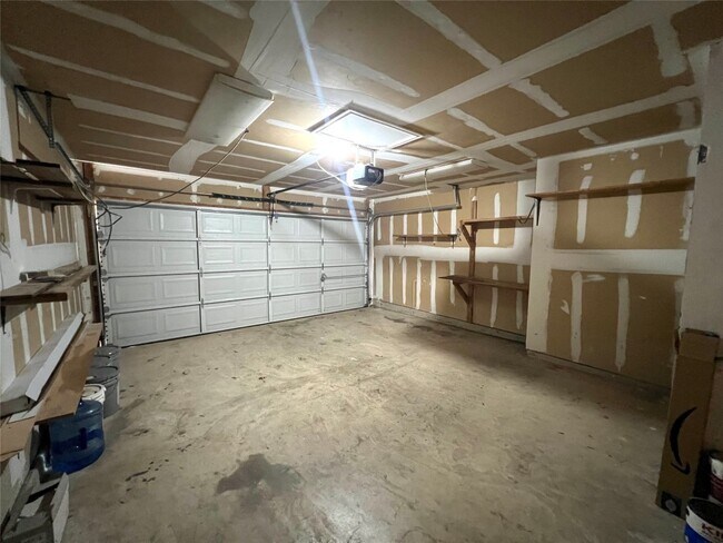 Building Photo - 2423 Glen Field Dr