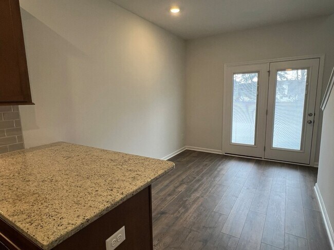 Building Photo - 967 Horse Mountain Rd