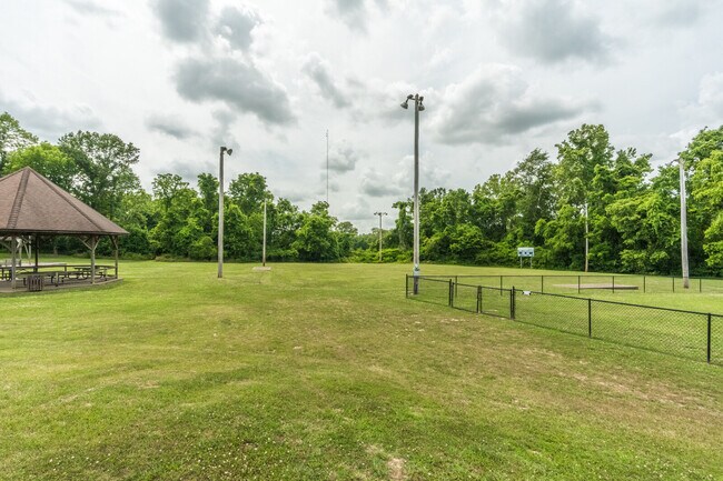 Building Photo - 305 Connell St