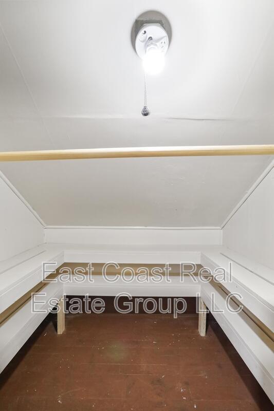 Building Photo - 208 N Mary St