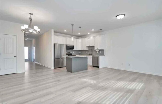 Building Photo - 1420 Waltham Ln