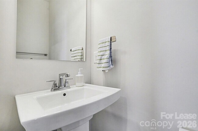 Building Photo - 1546 Aspire St