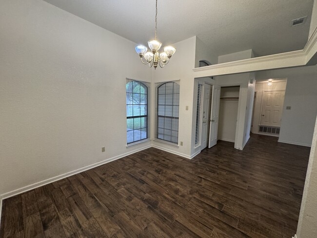Building Photo - 1801 Thomas Ct