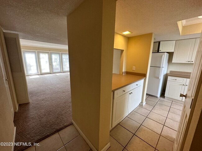 Building Photo - 6616 La Mirada Dr E