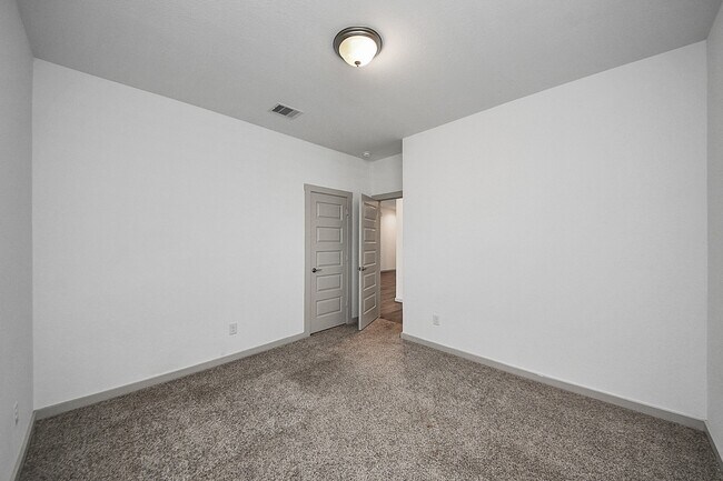 Building Photo - 3014 Jackmans Diamond